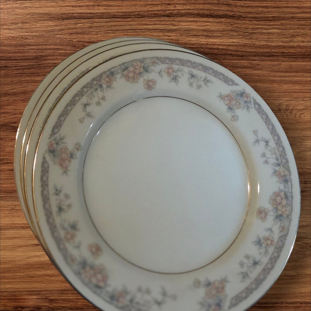 Shanghai Chinaβ Rimmed Soup Plate 8" Floral Rose Lattice Gold Trim Vintage - Picture 4 of 4